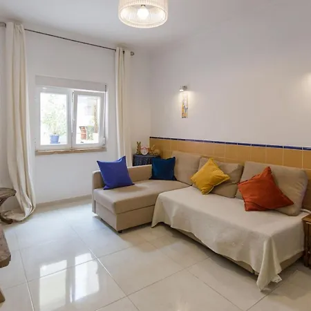 Apartman 1-bedroom Flat With Terrace, Near Metro & Arena Lisboa