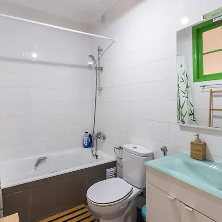 1-bedroom Flat With Terrace, Near Metro & Arena Daire