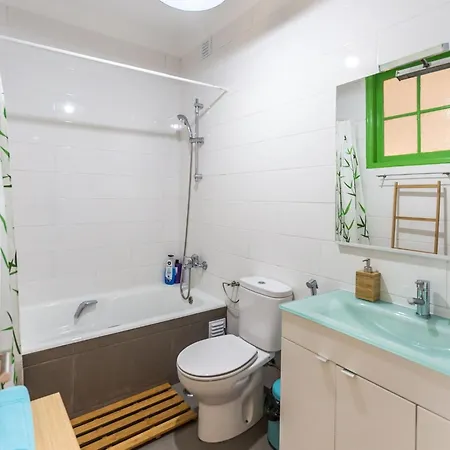 Апартаменты 1-bedroom Flat With Terrace, Near Metro & Arena Лиссабон