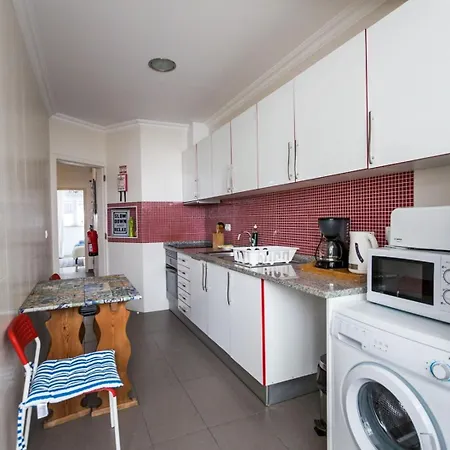 1-bedroom Flat With Terrace, Near Metro & Arena アパート