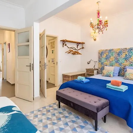 1-Bedroom Flat With Terrace, Near Metro & Arena Διαμέρισμα