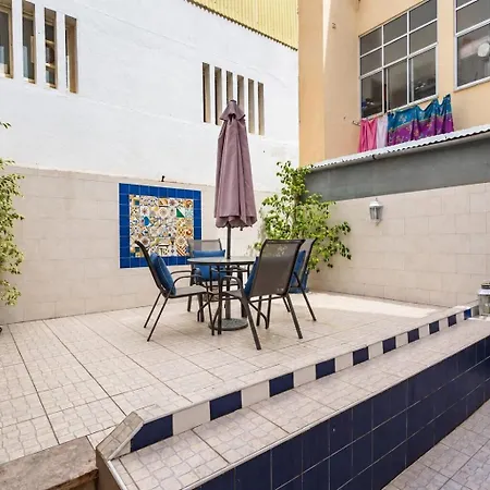 1-Bedroom Flat With Terrace, Near Metro & Arena Διαμέρισμα *