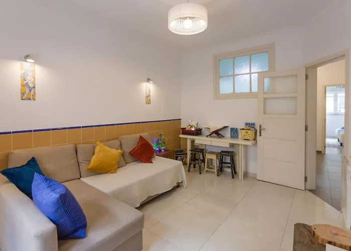 1-bedroom Flat With Terrace, Near Metro & Arena Apartamento *