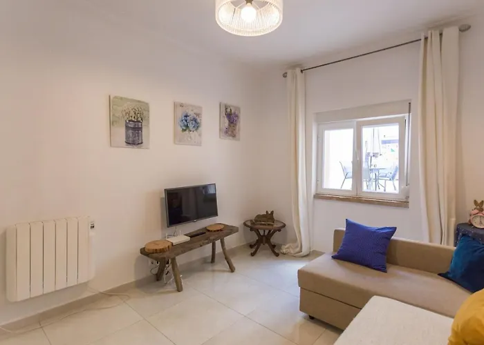 1-bedroom Flat With Terrace, Near Metro & Arena Apartamento *