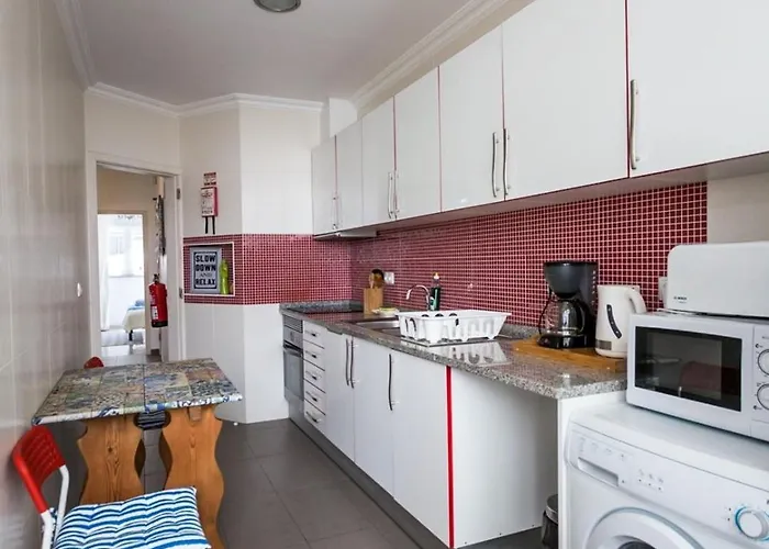 1-bedroom Flat With Terrace, Near Metro & Arena Lejlighed