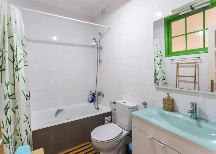 1-Bedroom Flat With Terrace, Near Metro & Arena Apartment