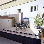 아파트 1-bedroom Flat With Terrace, Near Metro & Arena *