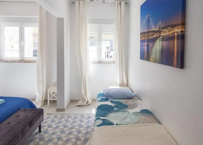 شقة 1-bedroom Flat With Terrace, Near Metro & Arena